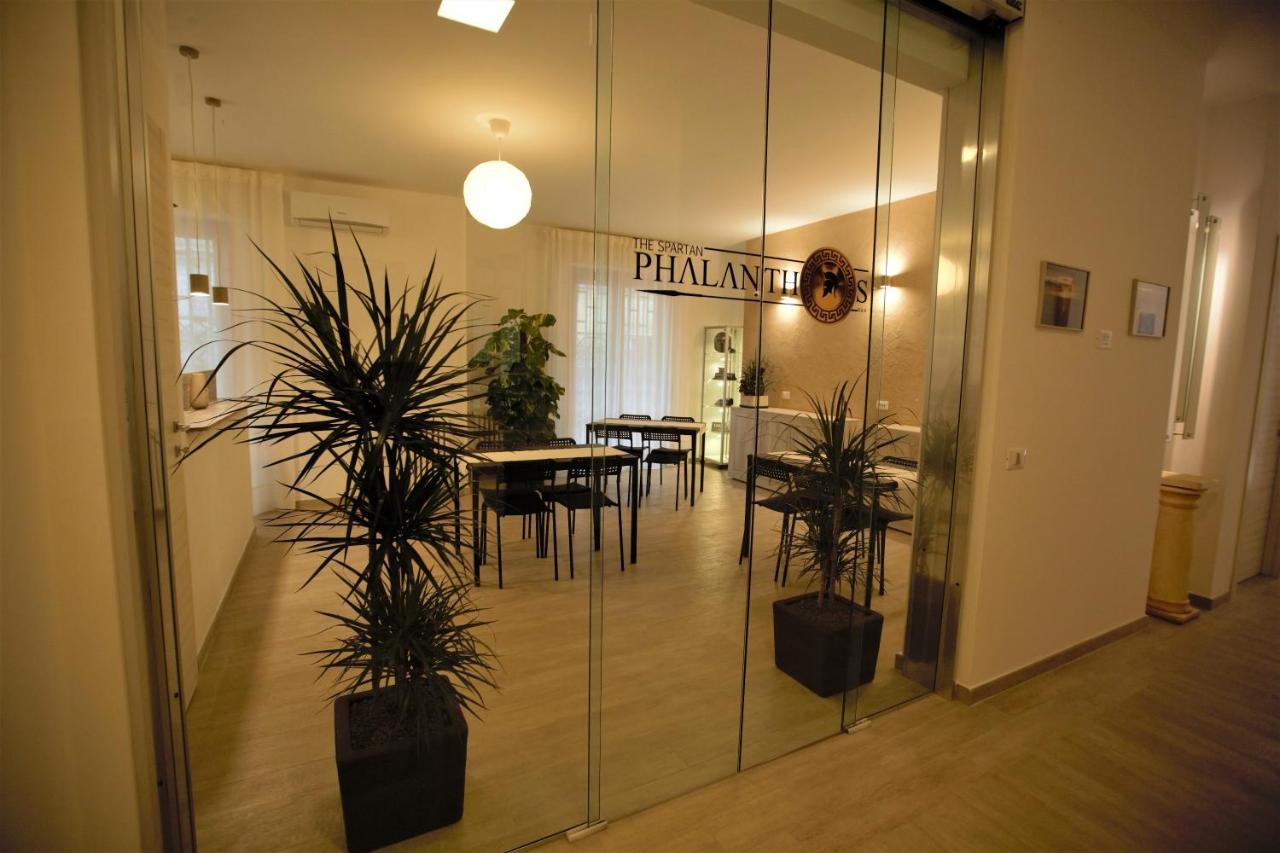 Phalanthos Taranto Exterior foto